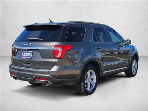 Used 2018 Ford Explorer XLT w/ Equipment Group 202A FWD image 5