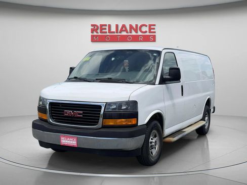 Used 2017 GMC Savana 2500 RWD image 1