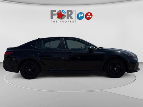 Used 2025 Toyota Camry SE FWD image 6