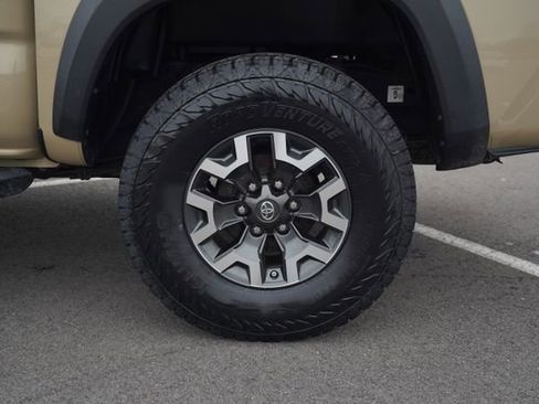 Used 2019 Toyota Tacoma TRD Off-Road image 41