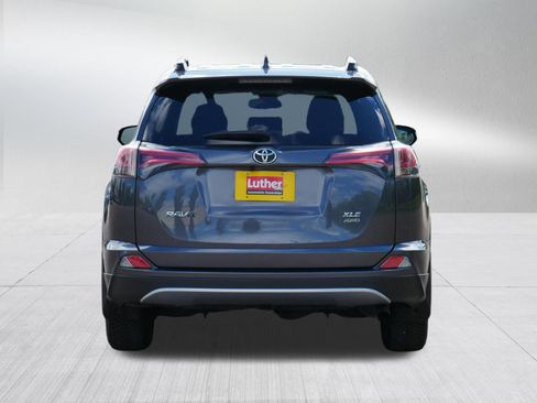 Used 2018 Toyota RAV4 XLE AWD/4WD image 6