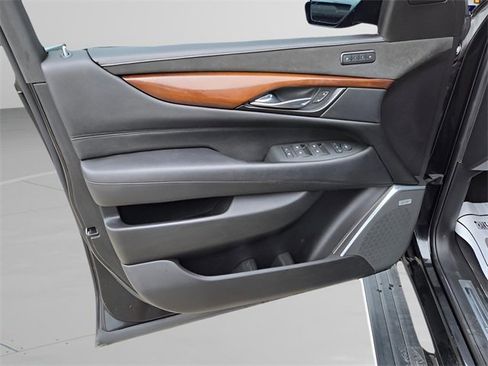 Used 2020 Cadillac Escalade Premium Luxury w/ Escalade Sport Edition image 10