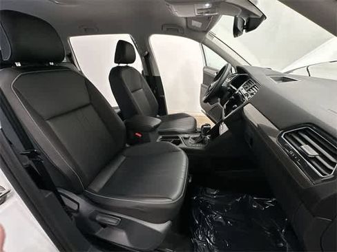 Certified 2022 Volkswagen Tiguan SE image 22