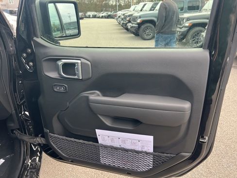 New 2026 Jeep Gladiator Sport image 10