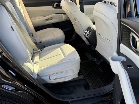Used 2025 Kia Sorento EX image 23