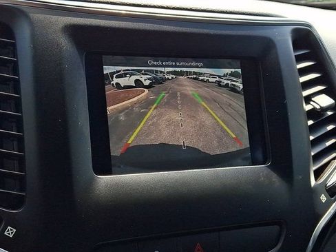 Certified 2019 Jeep Cherokee Latitude Plus w/ Cold Weather Group AWD/4WD image 22