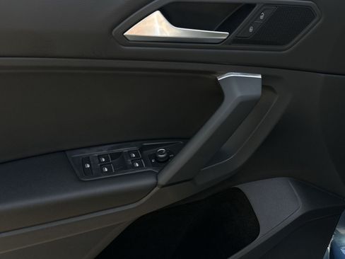 Used 2019 Volkswagen Tiguan SE w/ Panoramic Sunroof Package AWD/4WD image 15