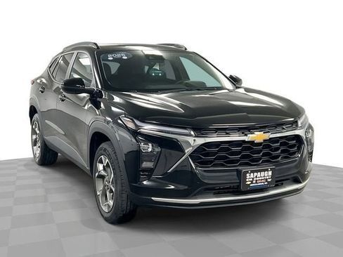 Certified 2025 Chevrolet Trax LT w/ LT Convenience Package image 1