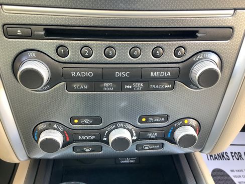 Used 2019 Nissan Pathfinder SL AWD/4WD image 21