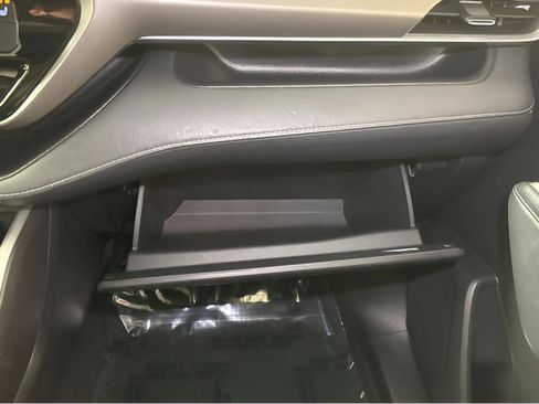 Used 2022 Toyota Highlander XLE image 28