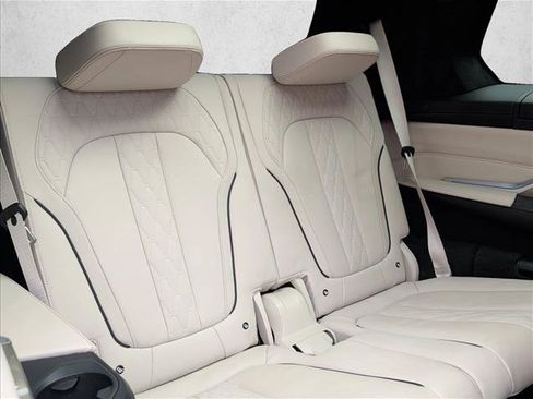 Used 2021 BMW X7 M50i AWD/4WD image 23