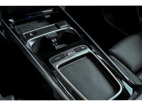 Certified 2025 Mercedes-Benz GLB 250 GLB 250 4MATIC image 21