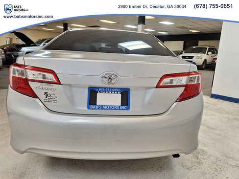 Used 2012 Toyota Camry L image 5