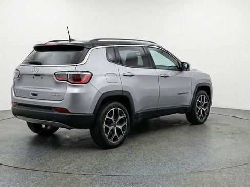 Used 2025 Jeep Compass Limited AWD/4WD image 9