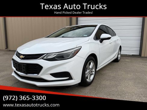 Used 2017 Chevrolet Cruze LT image 1
