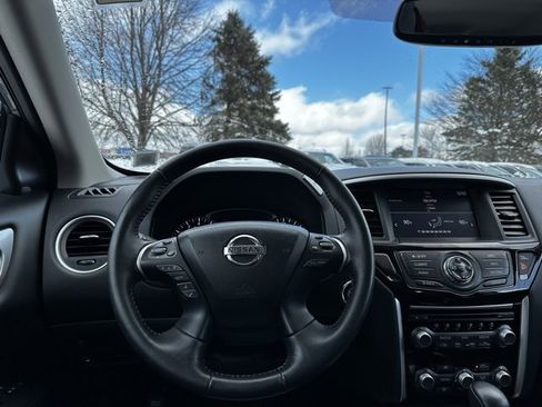 Certified 2019 Nissan Pathfinder SV image 13