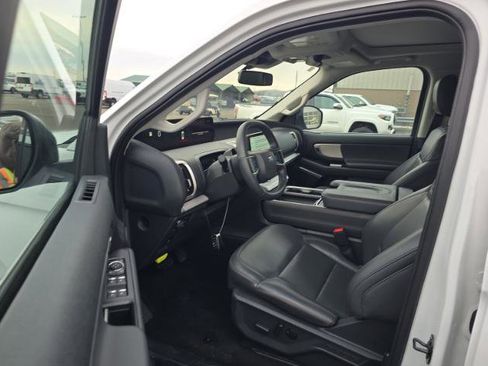 Used 2025 Ford Expedition Active image 7