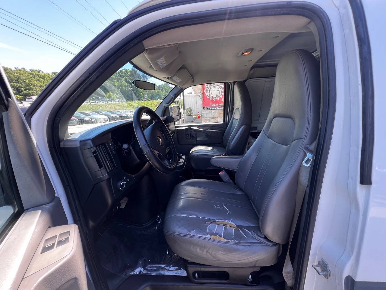 Used 2014 Chevrolet Express 2500 RWD image 15