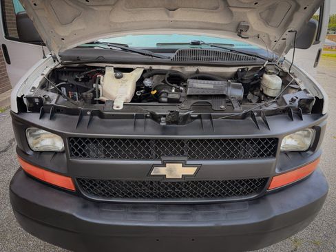 Used 2014 Chevrolet Express 2500 RWD image 13