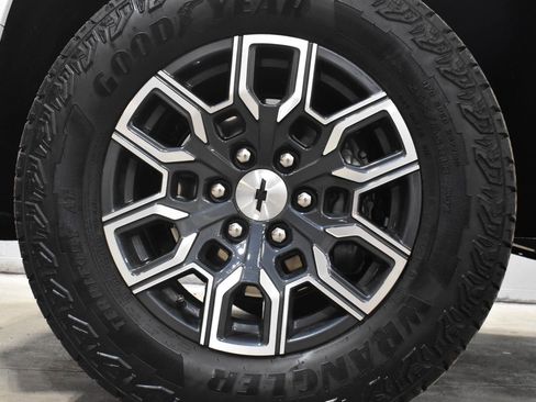 Used 2024 Chevrolet Colorado Z71 AWD/4WD image 31