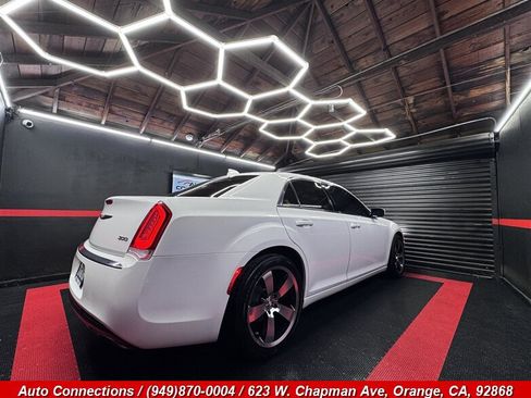 Used 2016 Chrysler 300 Limited RWD image 3