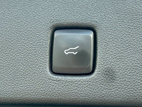 Used 2023 Ford Escape SE w/ Class II Trailer Tow Package image 32