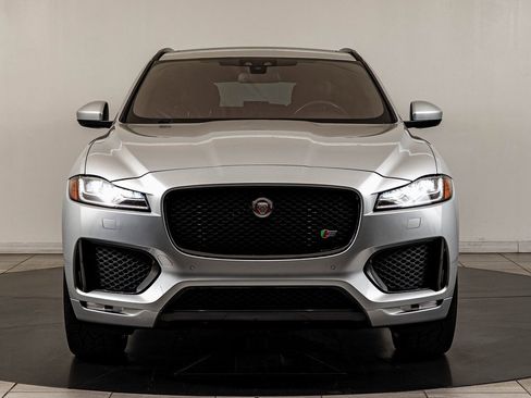 Used 2017 Jaguar F-PACE S image 2