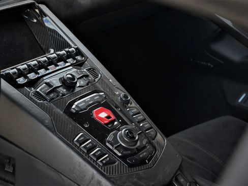 Used 2018 Lamborghini Aventador S AWD/4WD image 12