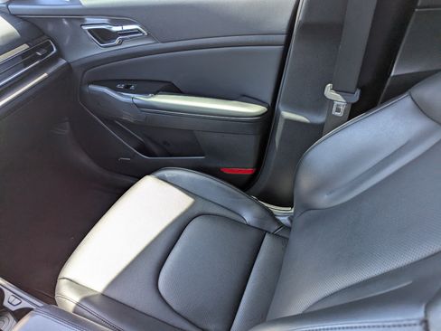 Certified 2023 Kia Sportage SX image 15