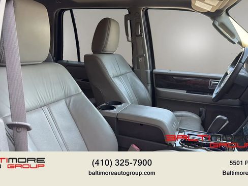 Used 2015 Lincoln Navigator 4WD image 17