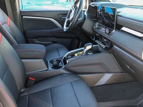 Used 2025 Chevrolet Colorado Z71 w/ Z71 Convenience Package 2 AWD/4WD image 15