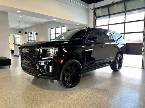 Used 2021 GMC Yukon Denali w/ Denali Premium Package image 1