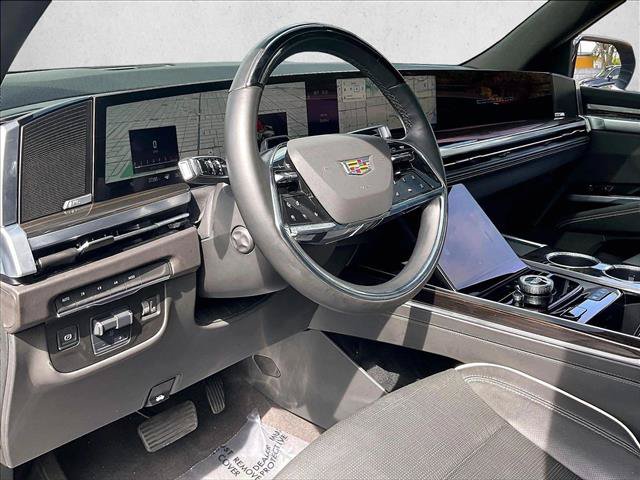 Certified 2025 Cadillac Escalade Premium Luxury AWD/4WD image 14