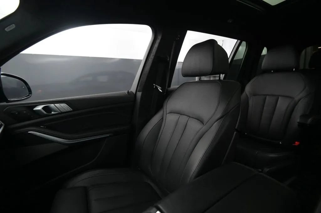 Used 2021 BMW X7 xDrive40i w/ M Sport Package AWD/4WD image 31