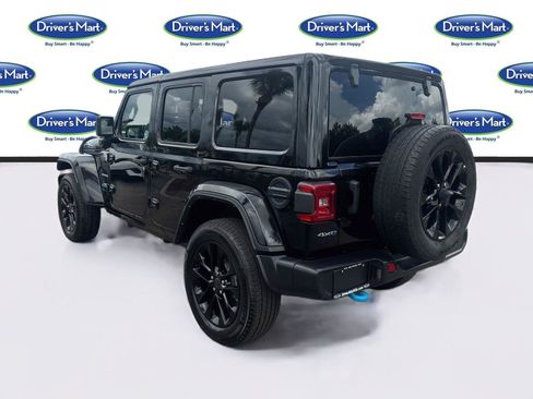 Used 2024 Jeep Wrangler Unlimited Sahara AWD/4WD image 5