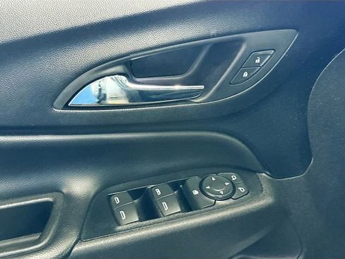 Used 2019 Chevrolet Equinox LT FWD image 18
