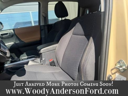 Used 2020 Toyota Tacoma SR5 RWD image 9