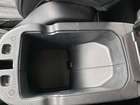 Used 2018 Jeep Compass Latitude w/ Popular Equipment Group FWD image 31