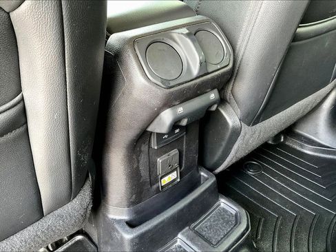 Used 2018 Jeep Wrangler Unlimited Sahara image 25