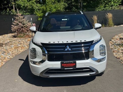 New 2025 Mitsubishi Outlander SEL image 8