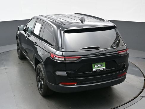 Used 2024 Jeep Grand Cherokee Altitude image 36