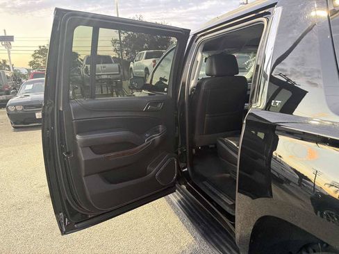 Used 2018 Chevrolet Suburban LT w/ Luxury Package RWD image 5