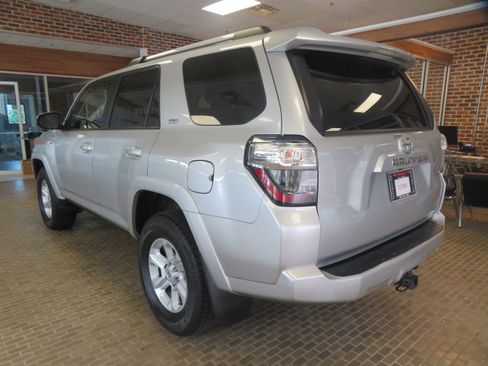 Used 2022 Toyota 4Runner SR5 AWD/4WD image 6