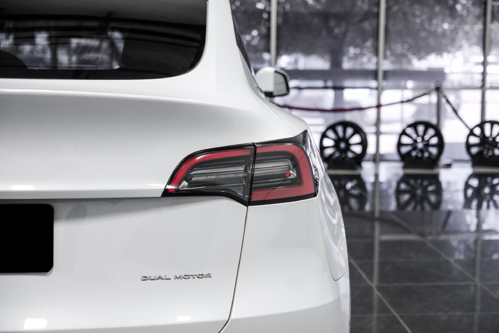 Used 2023 Tesla Model Y Long Range AWD/4WD image 57