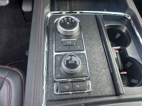 Used 2023 Ford Expedition Limited image 17