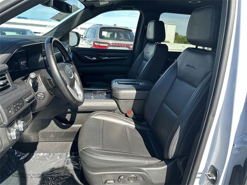 Used 2024 GMC Yukon Denali image 13