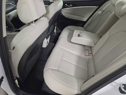 Used 2020 Genesis G70 2.0T image 27