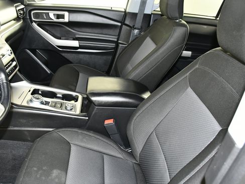 Used 2023 Ford Explorer XLT AWD/4WD image 37