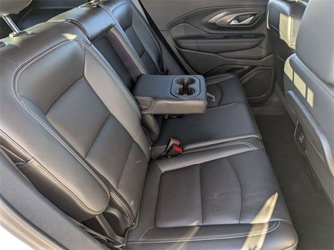 Used 2022 GMC Terrain SLT image 30