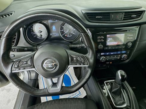 Used 2017 Nissan Rogue SV FWD image 13